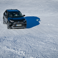 Toyota RAV4 AWD-e supertest sneg (15 of 23).jpg