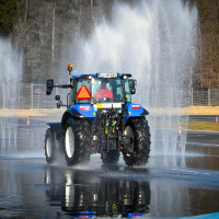 Traktor tecaj varne vožnje AMZS (40 of 44).jpg