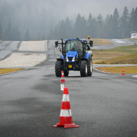 Traktor tecaj varne vožnje AMZS (17 of 44).jpg