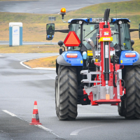 Traktor tecaj varne vožnje AMZS (23 of 44).jpg