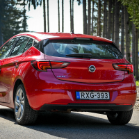 Opel astra 1,2 turbo elegance (16 of 34).jpg