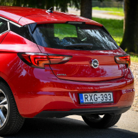 Opel astra 1,2 turbo elegance (15 of 34).jpg