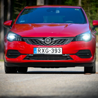 Opel astra 1,2 turbo elegance (12 of 34).jpg