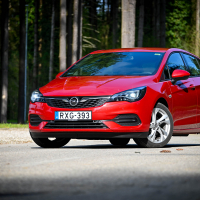 Opel astra 1,2 turbo elegance (9 of 34).jpg