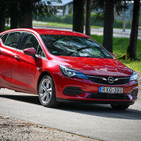 Opel astra 1,2 turbo elegance (7 of 34).jpg