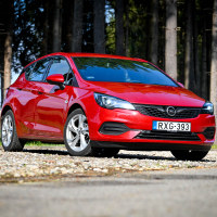 Opel astra 1,2 turbo elegance (2 of 34).jpg