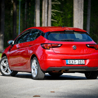 Opel astra 1,2 turbo elegance (4 of 34).jpg