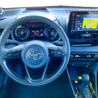 Toyota_yaris_hybrid-15.jpg