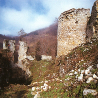 Ruševine Žovneškega gradu pred začetkom obnove. Foto: Iztok Omladič