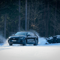 Audi Q8 quattro dozivetje AMZS-5.jpg