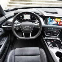 Audi e-tron GT notrajnost AMZS-2.jpg