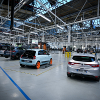 Renault obnova avtomobilov Flins tovarna_-6.jpg