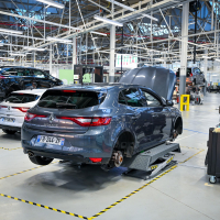 Renault obnova avtomobilov Flins tovarna_-7.jpg