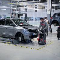 Renault obnova avtomobilov Flins tovarna_-11.jpg
