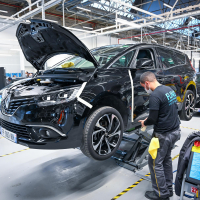Renault obnova avtomobilov Flins tovarna_-16.jpg