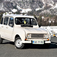 Katrca Renault 4 GTLJ Borut Pahor