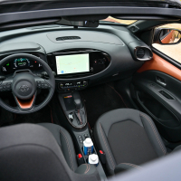 Toyota aygo X HEV - za volanom