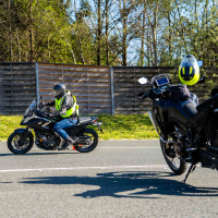 AMZS napredne tehnike vožnje in napredne tehnologije z video-analizo vožnje motorista - na motorju 2026