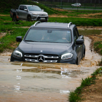 Mercedes-benz X 250 d 4matic in toyota hilux 2.4 D-4D invincible 50 (27 of 58).jpg
