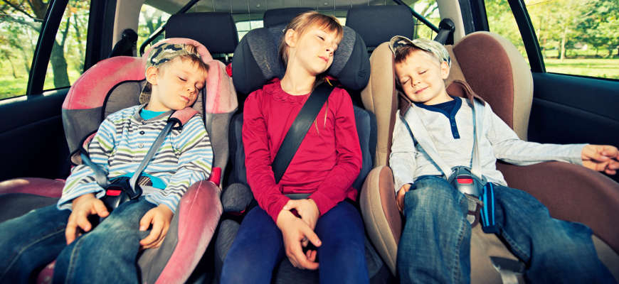 Otroci naj bodo med vožnjo vedno ustrezno zavarovani.