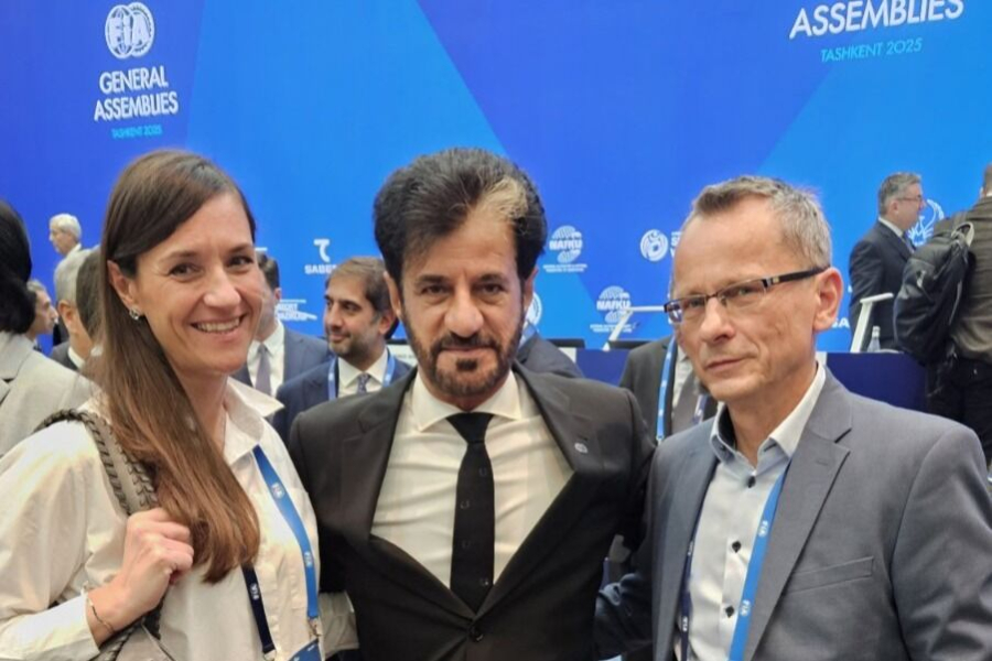Predsedniku FIA Mohammedu Ben Sulayemu sta čestitala tudi generalni sekretar AMZS Davorin Smodiš in vodja mednarodnih odnosov Nada Pavšin.