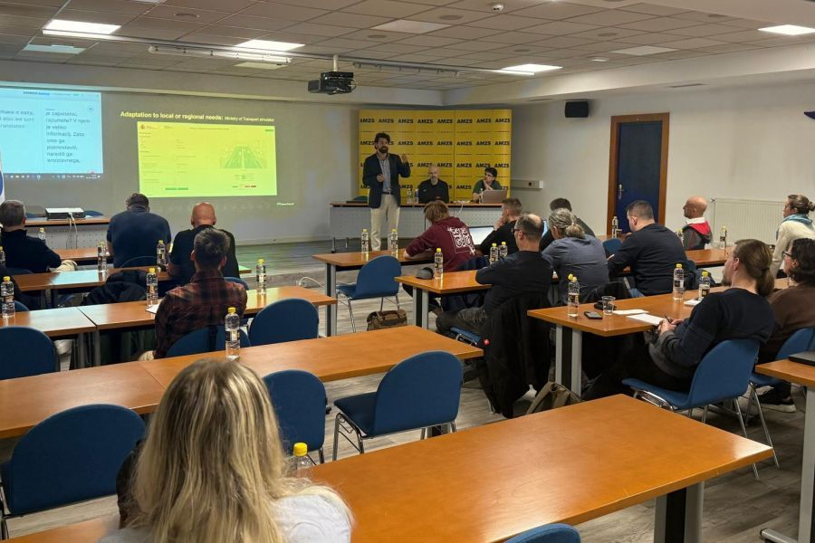 Predstavitev raziskave v sejni dvorani AMZS je požela obilo zanimanja.