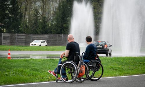Za varnejšo mobilnost voznikov invalidov
