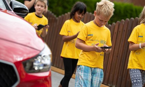 Otroci spoznavali zavorno pot in nevarnosti mobilnega telefona v prometu