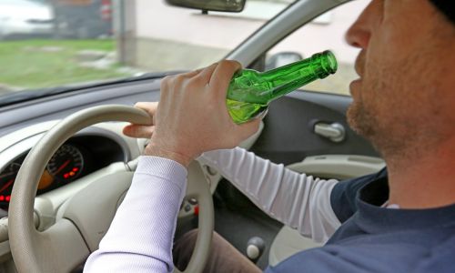 Zakaj pijani vozniki sedejo za volan in se odpeljejo iz gostilne?