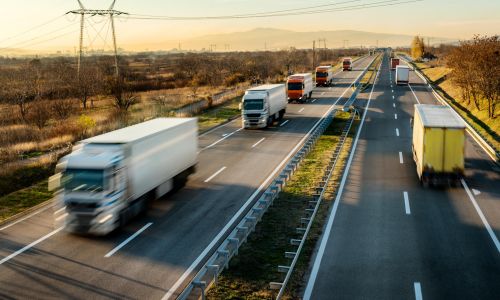 Predpisi: Prepoved prehitevanja za tovorna vozila