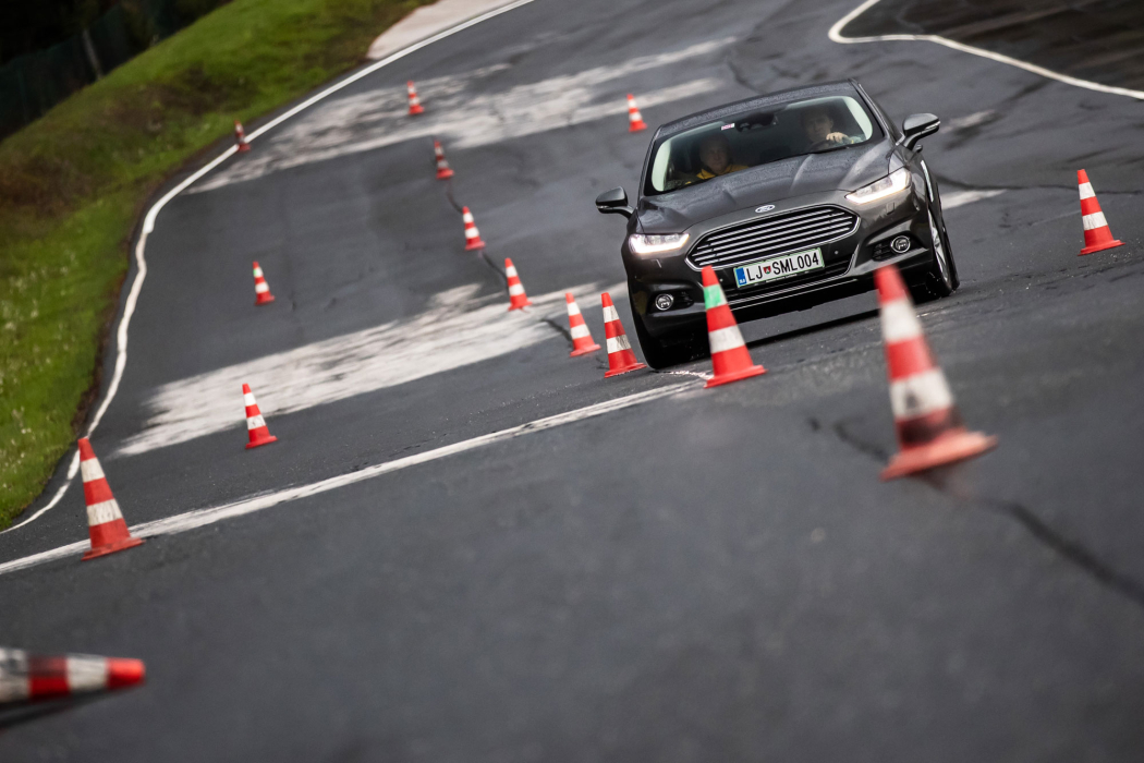 Passenger Cars – Advanced Safe Driving Course | AMZS
