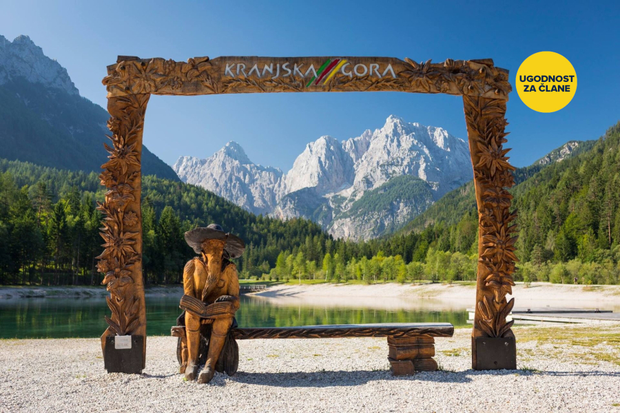 Jezero Jasna je ena najbolj znanih turističnih točk v Kranjski Gori