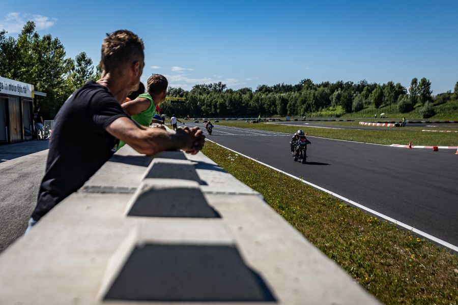Na progi v Slovenji vasi bo potekala tretja dirka sezone za točke državnega prvenstva Slovenije v mini cestno hitrostnem motociklizmu.
