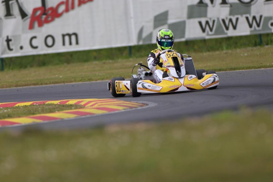 Jure Levar (520) je z licenco AMZS branil barve na prvi dirki sezone tekmovanja FIA Academy Trophy, ki je potekala v Franciji.