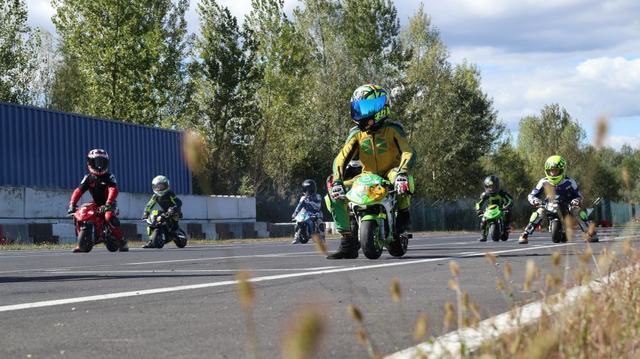 V Slovenji vasi je bilo v vseh razredih mini cestno hitrostnega motociklizma napeto in razburljivo.