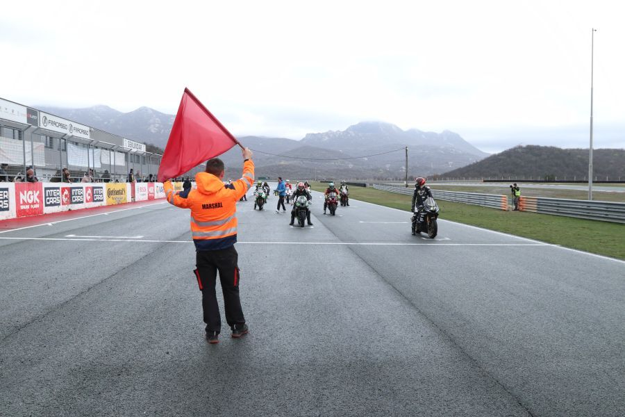 Nova sezona državnega prvenstva v cestno hitrostnem motociklizmu se bo začela na grobniškem dirkališču, kjer se bo v začetku oktobra tudi končala.