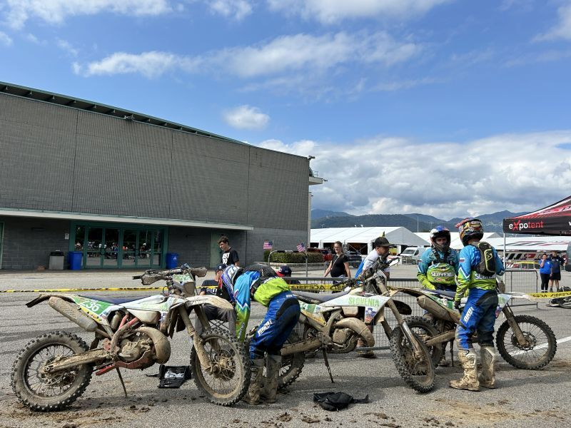 Slovenska ekipa po eni od etap v Bergamu.