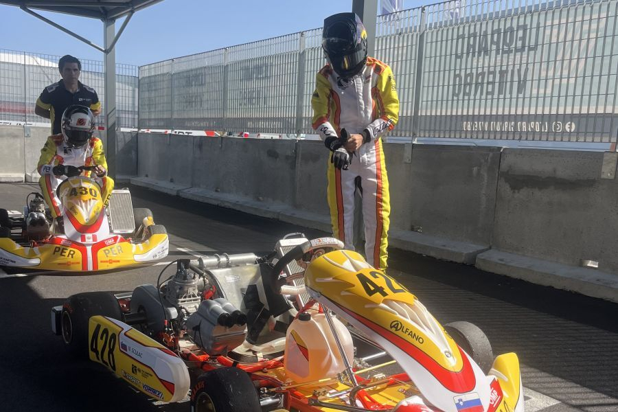 Nik Ščulac med pripravo na eno od voženj v letošnjem tekmovanju FIA Academy Trophy Senior.