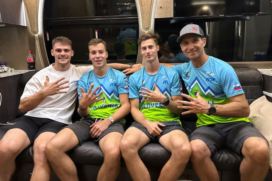 Slovenska motokros reprezentanca po lanskoletnem petem mestu v ZDA (od leve): Tim Gajser, Jaka Peklaj, Jan Pancar in selektor Sašo Kragelj.