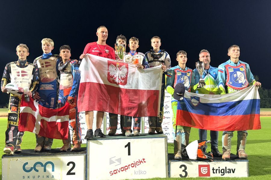 Prve tri reprezentance v Krškem: prvi Poljaki, drugi Danci, tretja Slovenija (od leve) s Cerjakom, Arnškom in Zorkom.