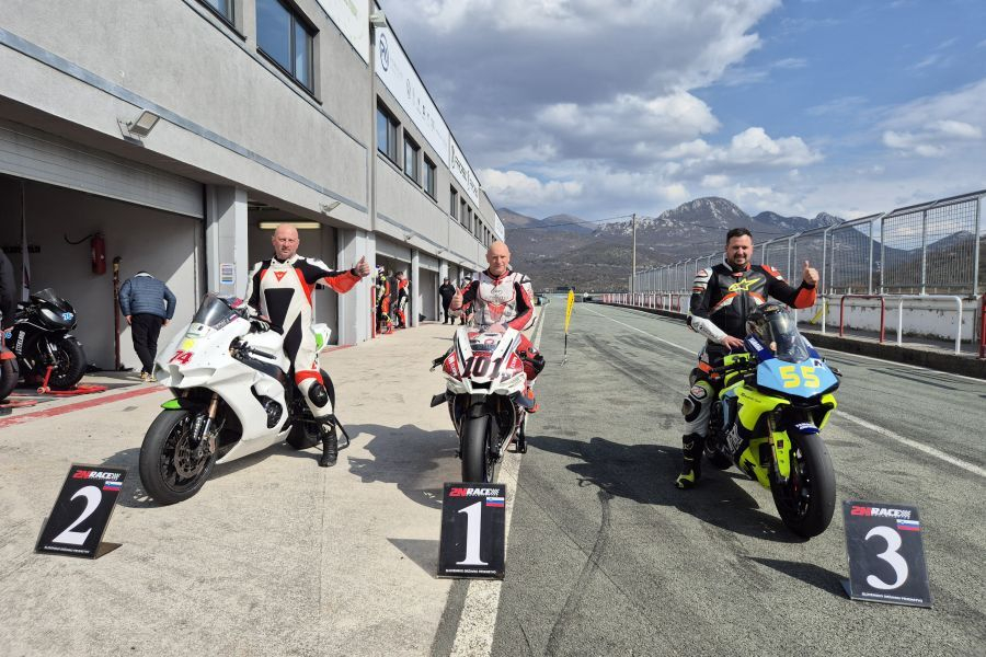 Prvi trije v razredu superbike: prvi Bine Štern, drugi Aleš Kobe in tretji Žiga Brunšek.