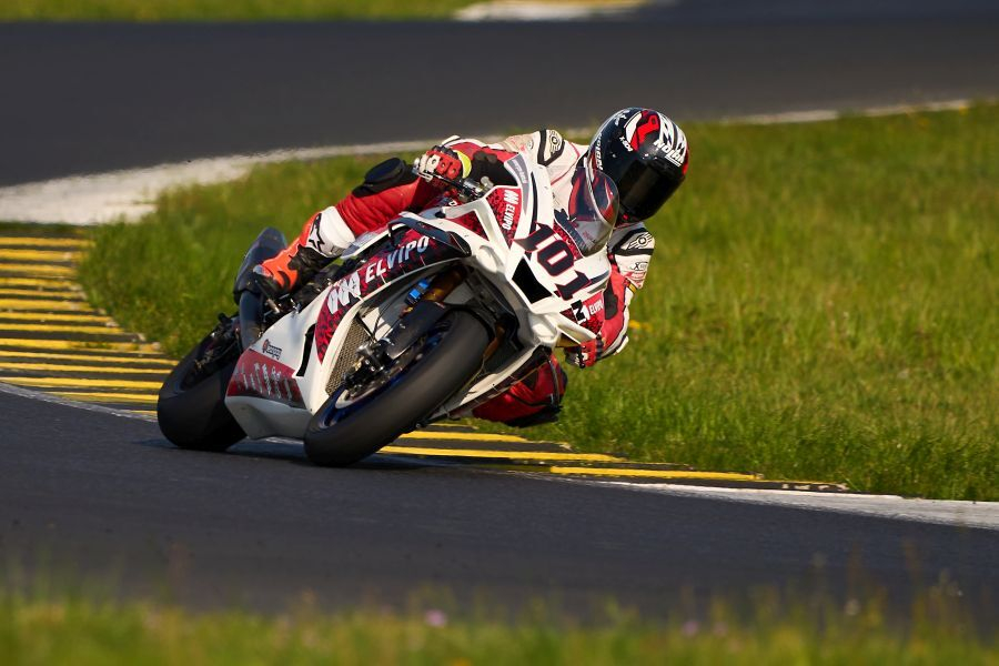 Albin "Bine" Štern (101) je slavil še drugo zmago v letošnjem državnem prvenstvu v cestno hitrostnem motociklizmu v razredu superbike.