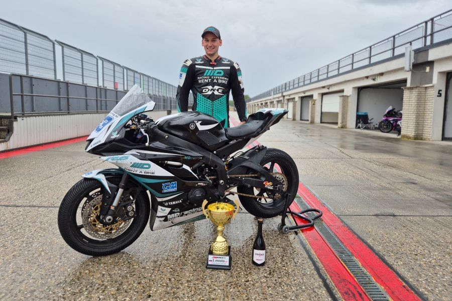 Domen Lipnik (23) si je dve dirki pred koncem že zagotovil naslov državnega prvaka v razredu supersport 600.
