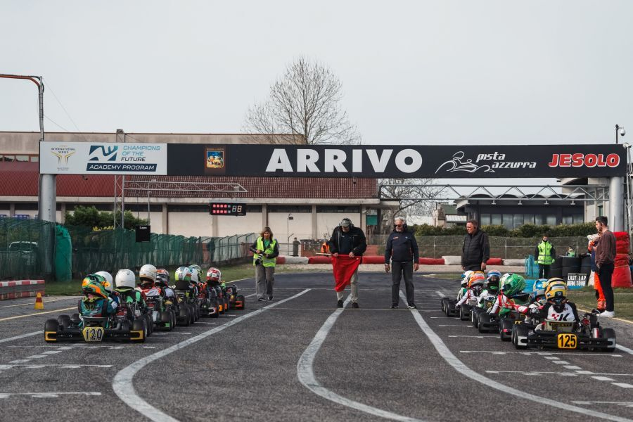 Proga Azzura v Jesolu je bila prizorišče prve dirke sezone državnega prvenstva Slovenije v kartingu.