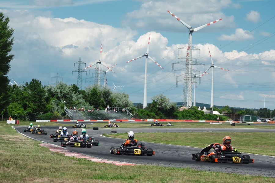 Proga Speedworld v Brucku je gostila tretjo preizkušnjo državnega prvenstva Slovenije v kartingu.
