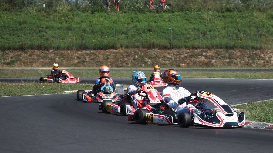 Na progi AMZS Centra kartinga in motošporta so potekali zanimivi in napeti boji za dragocene zadnje točke, ki so nekaterim prinesle tudi naslove državnih prvakov v letu 2026.