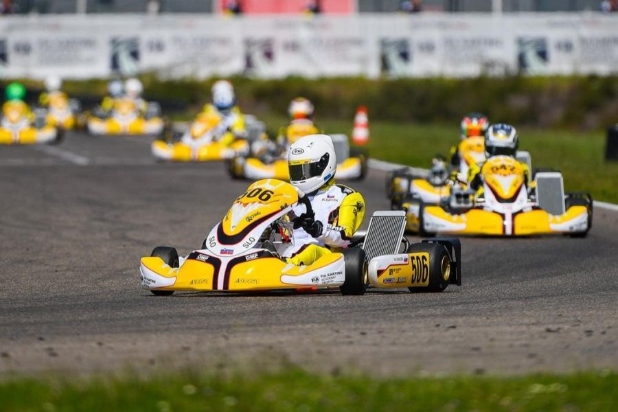 Maj Rakuša (506) je prvo dirko tekmovanja FIA Academy Trophy Junior v finalu končal na 22. mestu.