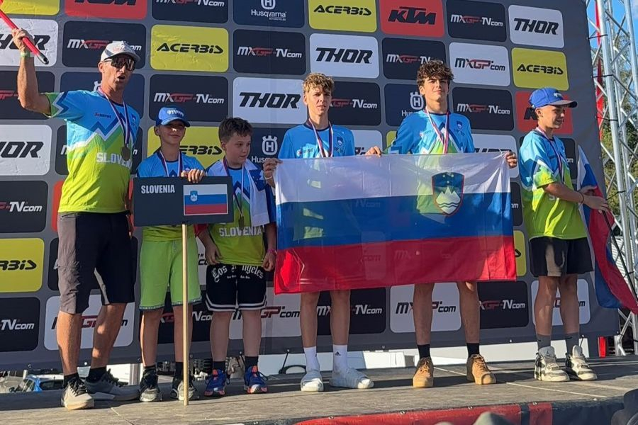 Slovenska reprezentanca na predstavitvi (od leve): selektor Kragelj, Maček, Sedlašek, Repnik, Golež in Novak.