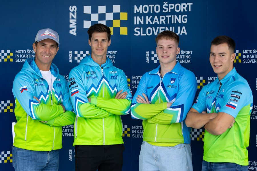 Slovenska motokros reprezentanca za Pokal narodov (od leve): selektor Sašo Kragelj, Jan Pancar, Lukas Osek in Jaka Peklaj.