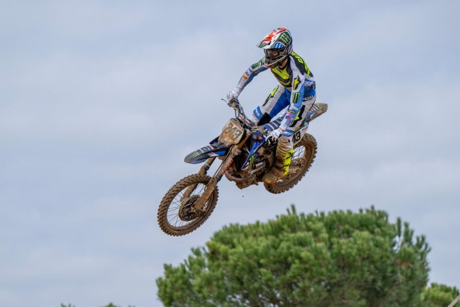 Tim Gajser (243) je zaradi padca v drugi vožnji ostal brez možnosti za vrhunsko uvrstitev v Nemčiji.